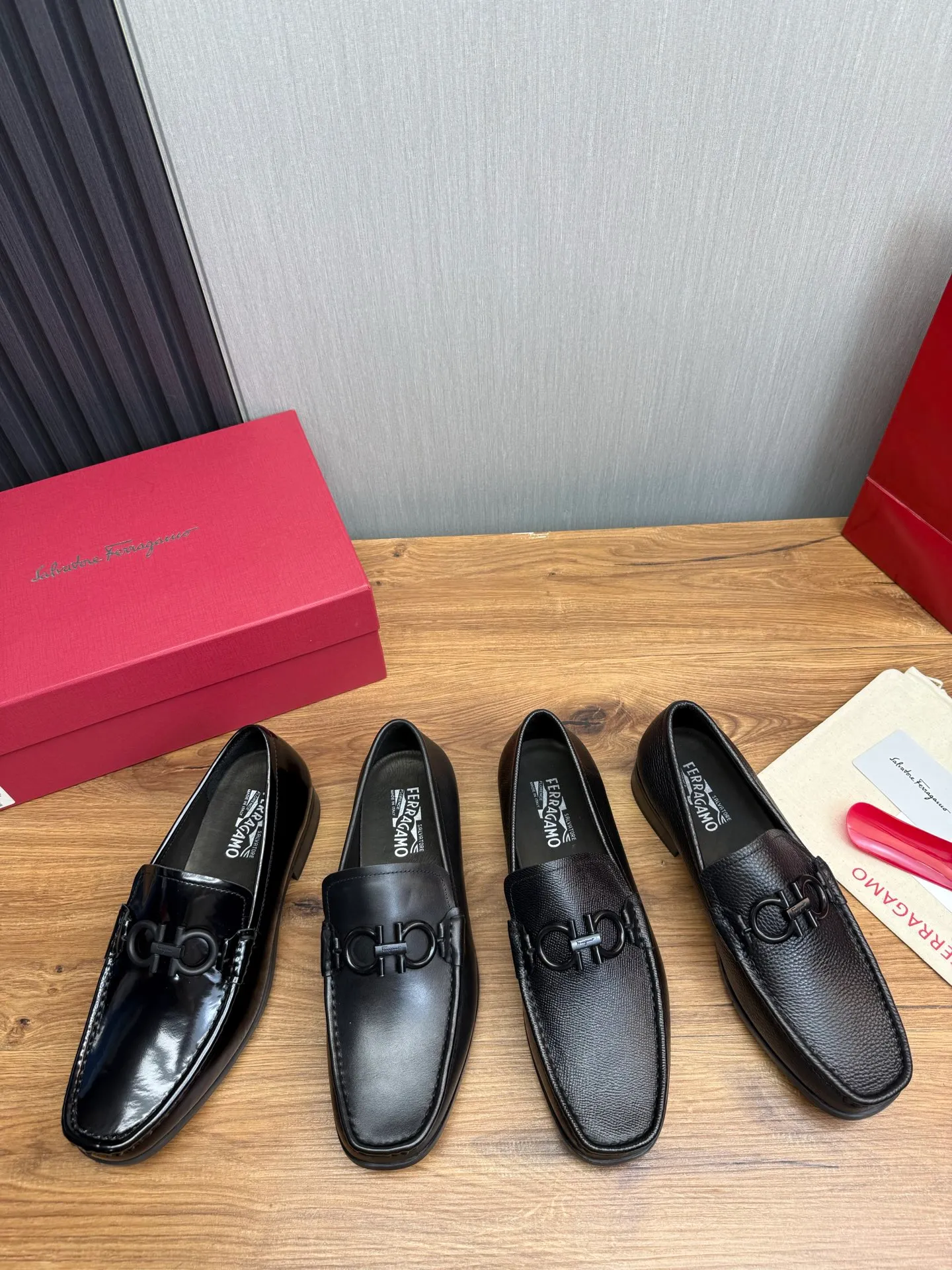 Men's shoes 💰760💰 Ferragamo. [Ferragamo] Men's Loaf leather shoes, the latest hot style, 1:1 original purchase quality, top quality, imported open-edge beaded cowhide leather on the upper, hand-made three-dimensional stitching highlights the round toe design, the inner feet are made of imported cowhide, with original wear-resistant rubber outsole, matching code 39-44, (38, 45 custom-made, non-refundable)